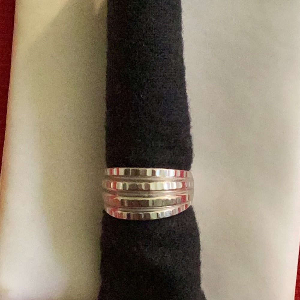 4 Fun costume rings! - Picture 3 of 7